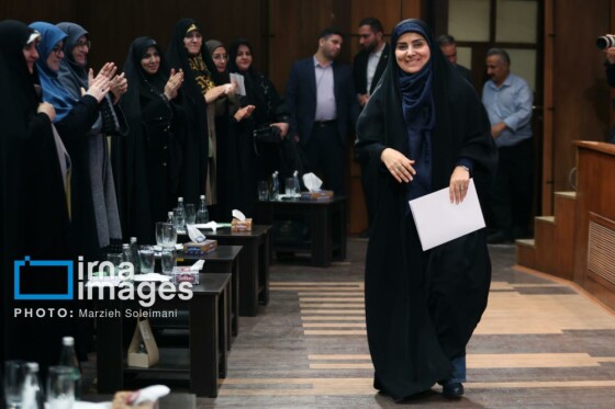 بزرگداشت هفته زن و تکریم مقام مادر