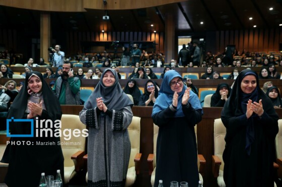 بزرگداشت هفته زن و تکریم مقام مادر