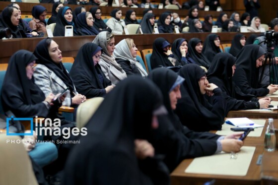 بزرگداشت هفته زن و تکریم مقام مادر