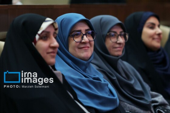 بزرگداشت هفته زن و تکریم مقام مادر