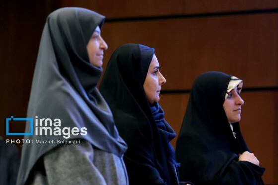 بزرگداشت هفته زن و تکریم مقام مادر