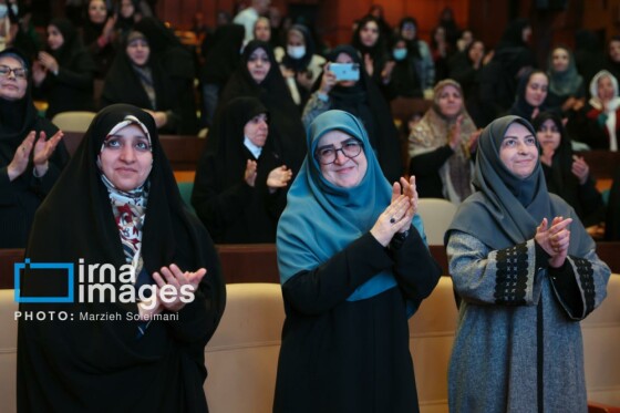 بزرگداشت هفته زن و تکریم مقام مادر