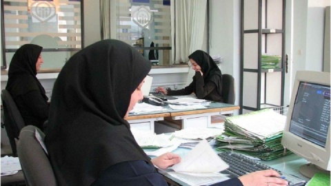 زنان ۷ سال کمتر از مردان سابقه «بیمهپردازی» دارند/ میانگین «سن بازنشستگی» در سال گذشته