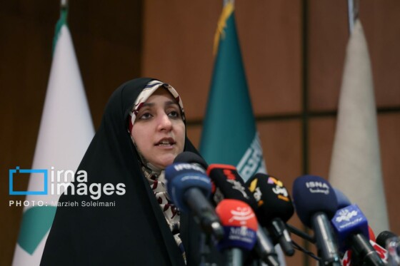 بزرگداشت هفته زن و تکریم مقام مادر