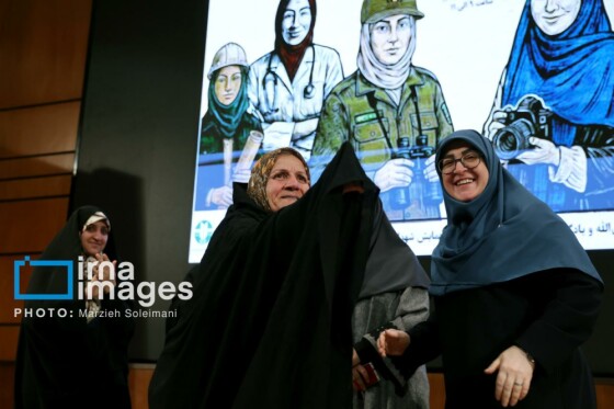 بزرگداشت هفته زن و تکریم مقام مادر