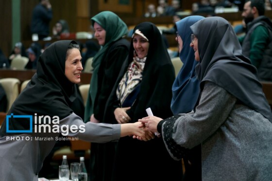 بزرگداشت هفته زن و تکریم مقام مادر