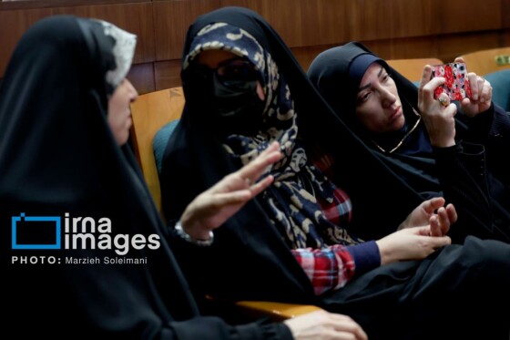 بزرگداشت هفته زن و تکریم مقام مادر