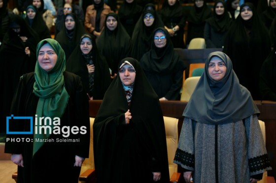 بزرگداشت هفته زن و تکریم مقام مادر