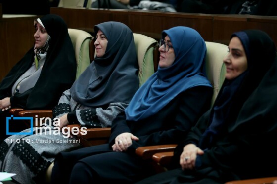 بزرگداشت هفته زن و تکریم مقام مادر