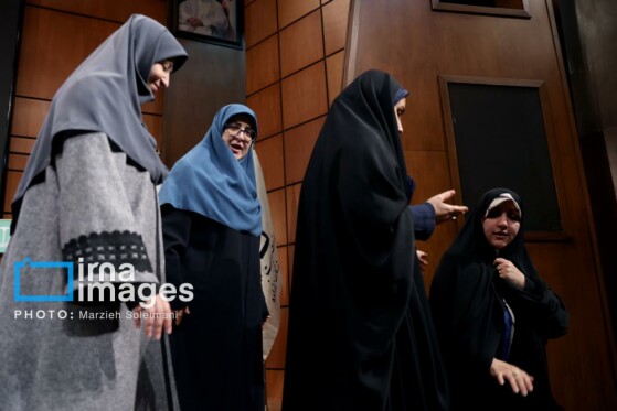 بزرگداشت هفته زن و تکریم مقام مادر