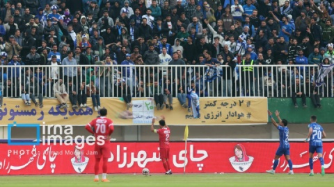 توهین روی آنتن و فحاشی در زمین مسابقه؛ فوتبال نیاز به نگاه ویژه دارد