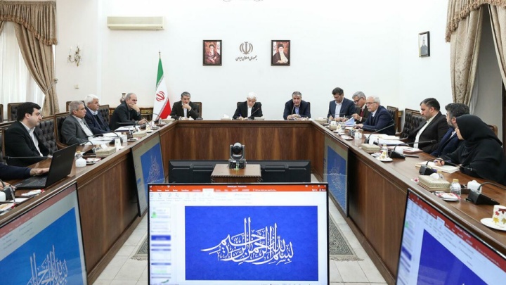 عارف: طرح ۲۰ هزار مگاوات نیروگاه‌های اتمی یک ضرورت انکارناپذیر است