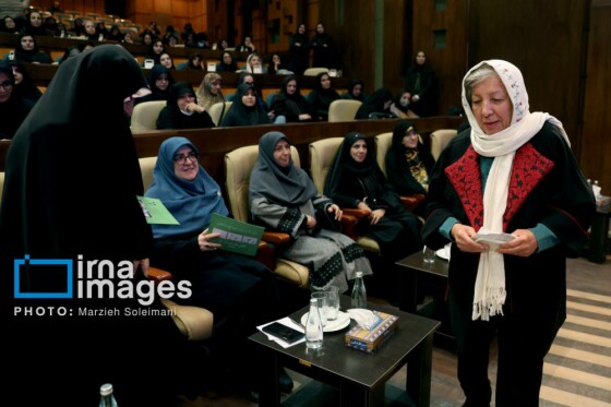 بزرگداشت هفته زن و تکریم مقام مادر