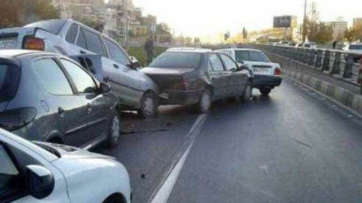 تصادف زنجیره‌ای در اتوبان امام‌علی؛ سه نفر مصدوم شدند