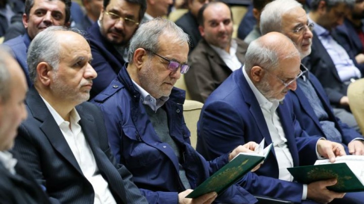 حضور رییس‌جمهور در مراسم ختم همسر و فرزندان سقاب اصفهانی در مسجد نور تهران