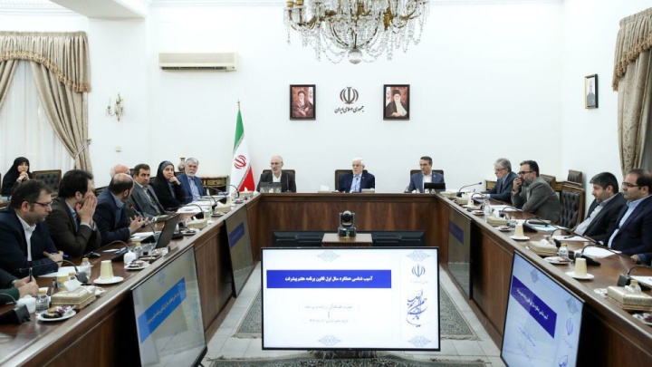 عارف: طرح یک سوال از وزیر حداقل ۲۰ ساعت از وقت او را می‌گیرد