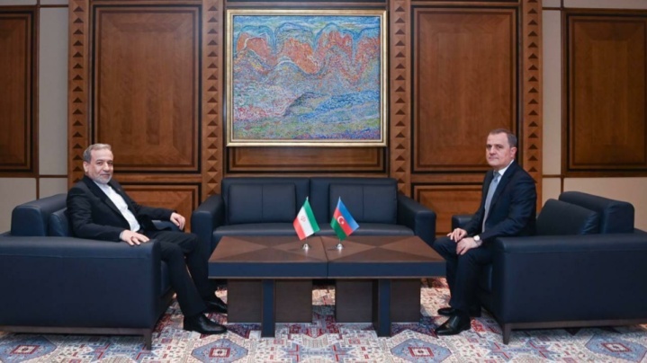 دیدار عراقچی با وزیر امور خارجه آذربایجان