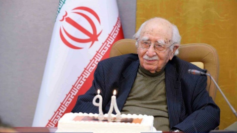 استاد فتحالله مجتبایی ۹۸ ساله شد