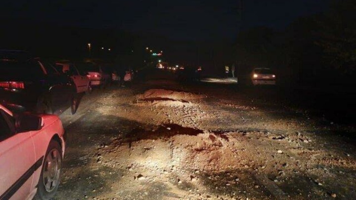 تصادف زنجیره‌ای ۱۶خودرو در بزرگراه امام علی(ع) به‌ دلیل نشت گازوئیل