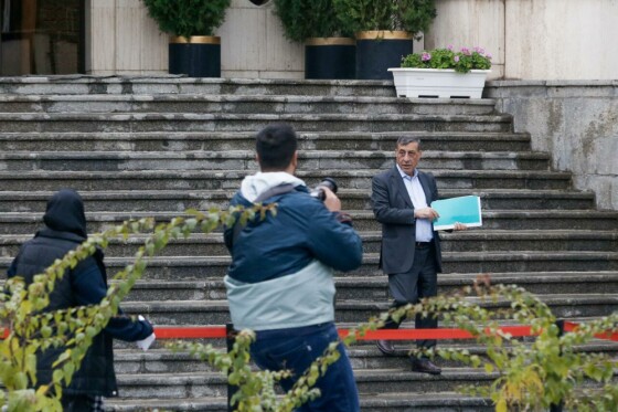 اعضای هیأت دولت در جمع خبرنگاران