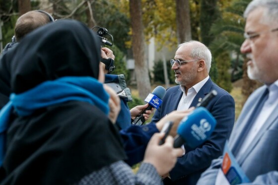 اعضای هیأت دولت در جمع خبرنگاران