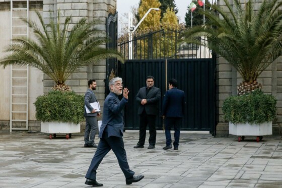 اعضای هیأت دولت در جمع خبرنگاران