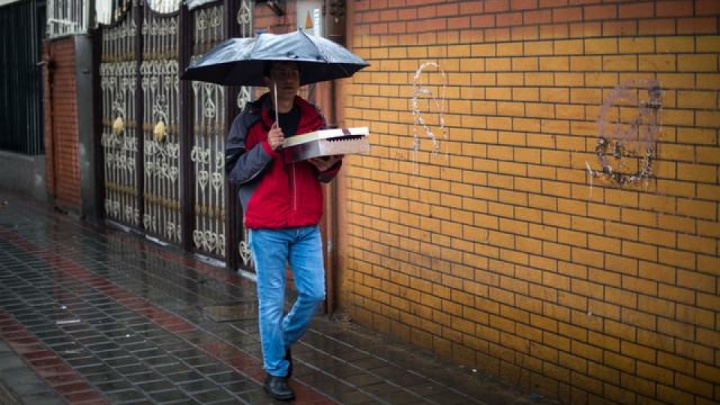 هوای بارانی تهران در شرایط نارنجی