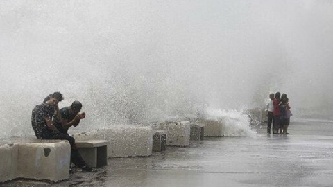 وزش باد شدید و افزایش ارتفاع موج در شمال و جنوب کشور