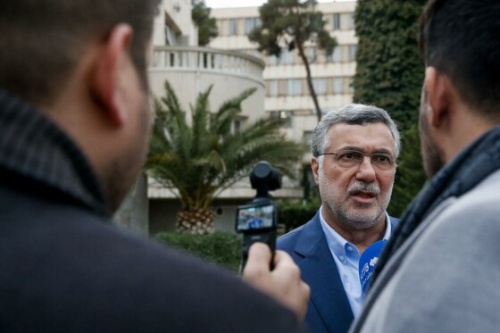 اعضای هیأت دولت در جمع خبرنگاران