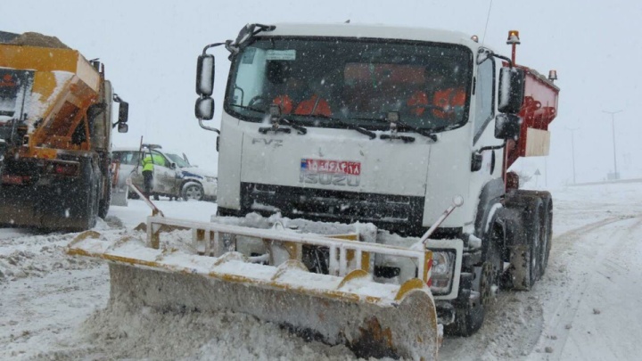 باران و برف گستره وسیعی از جاده‌های کشور را در بر گرفت