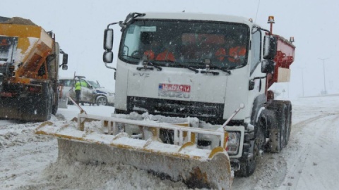 باران و برف گستره وسیعی از جاده‌های کشور را در بر گرفت