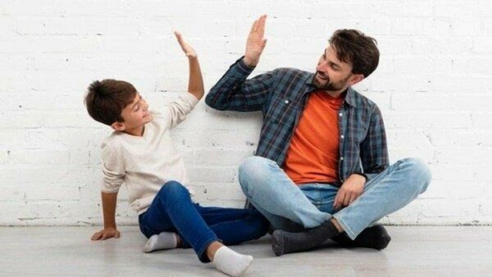 والدین باید مهربان اما قاطع باشند