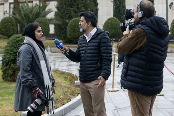 اعضای هیأت دولت در جمع خبرنگاران