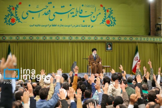 دیدار هزاران نفر از مداحان و ستایشگران اهل بیت(ع) با رهبر انقلاب