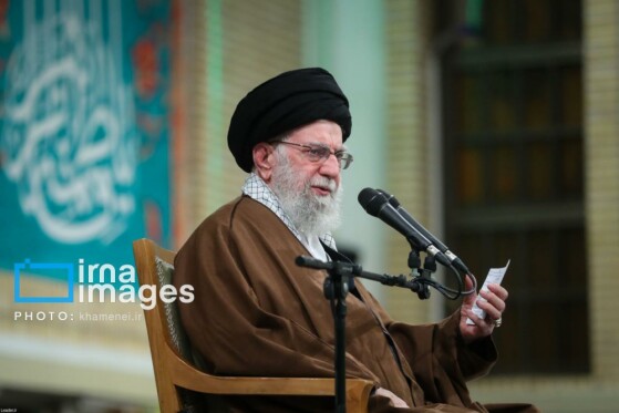 دیدار هزاران نفر از مداحان و ستایشگران اهل بیت(ع) با رهبر انقلاب