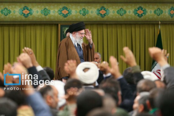 دیدار هزاران نفر از مداحان و ستایشگران اهل بیت(ع) با رهبر انقلاب