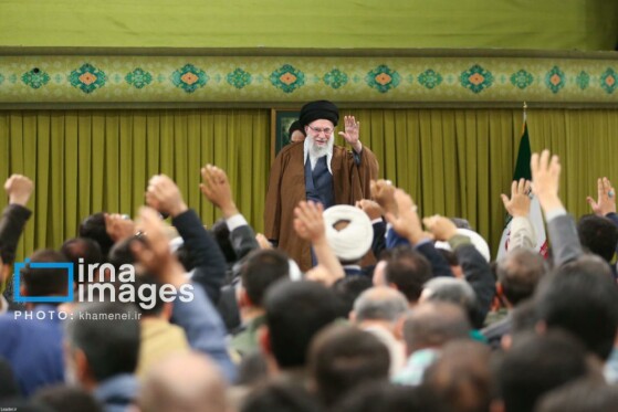 دیدار هزاران نفر از مداحان و ستایشگران اهل بیت(ع) با رهبر انقلاب