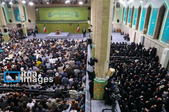 دیدار هزاران نفر از مداحان و ستایشگران اهل بیت(ع) با رهبر انقلاب