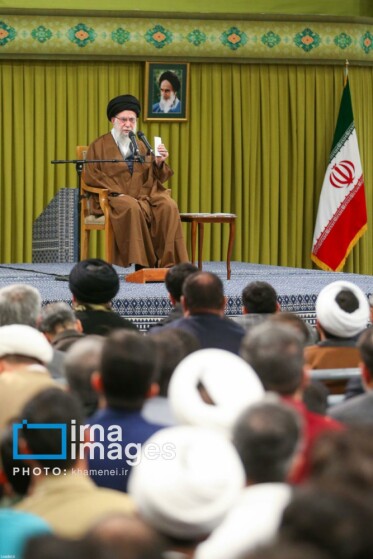 دیدار هزاران نفر از مداحان و ستایشگران اهل بیت(ع) با رهبر انقلاب