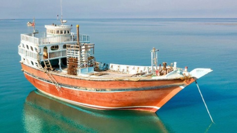 توقیف سه لنج صیادی غیرمجاز در آب‌های جاسک و دستگیری ۱۱ متهم