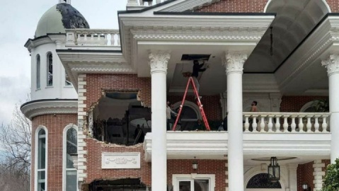 فیلم/ با حکم قضایی؛ اَبَر ویلای شخص ذی‌نفوذ در حاشیه رود کرج تخریب شد