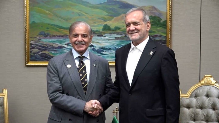 تاکید سران ایران و پاکستان بر تقویت همکاری‌های مشترک و تسریع در اجرای توافقات