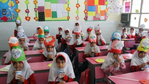 تا پایان آذر ماه شیر در همه مدارس توزیع میشود