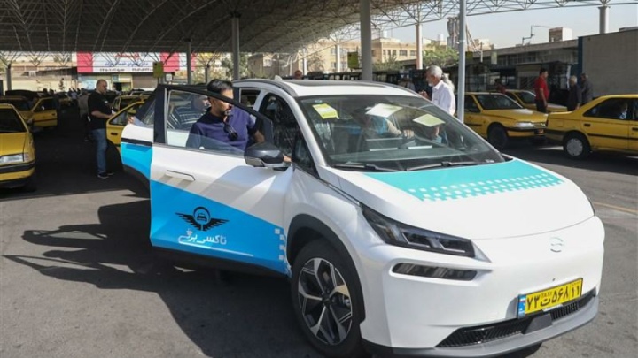 ثبت‌نام ۱۴۰۰ متقاضی تاکسی برقی در تهران/ پرداخت وام ۱.۵ میلیاردی به ۴۲۰ متقاضی تاکسی برقی