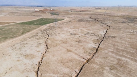 فیلم/ عمیق‌ترین شکاف فرونشست کشور در نیشابور