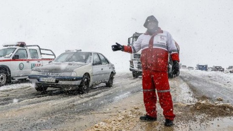 تداوم عملیات هلالاحمر در ۱۸ استان/ رهاسازی بیش از هزار خودرو از برف و کولاک