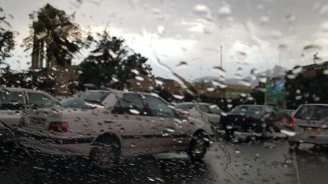 فیلم / بارش سیلآسای باران در واپسین روزهای پاییزی در تنکابن و رامسر