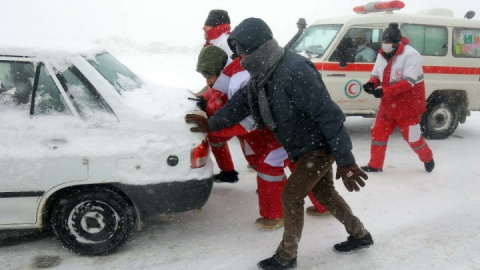 اسکان اضطراری هزار حادثه‌دیده در برف و سیلاب توسط هلال‌ احمر