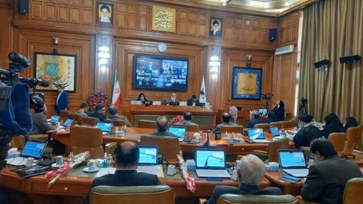 اتوبوس برقی ایرانی را به خارجی ترجیح می‌دهیم/ تذکر نسبت به میلیاردها اسراف در شهرداری تهران