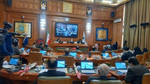 اتوبوس برقی ایرانی را به خارجی ترجیح می‌دهیم/ تذکر نسبت به میلیاردها اسراف در شهرداری تهران